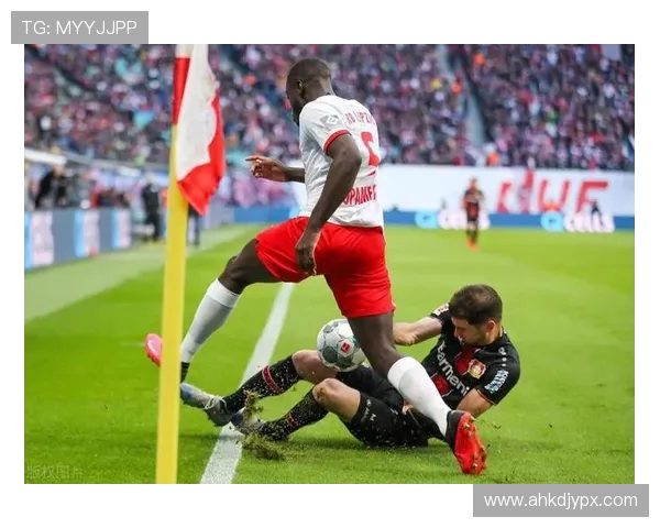 拜仁法国后防核心乌帕梅卡诺迎27岁生日再添光辉年华